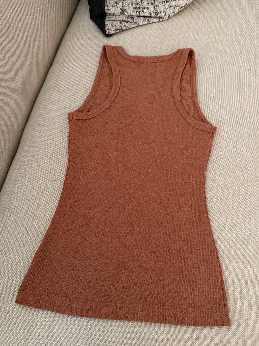 JLUXLABEL Rust Ribbed Scoop Tank - Picture 2 of 3